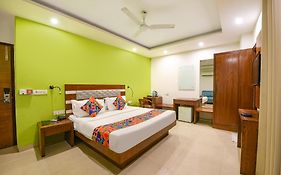 Kings Plaza Naraina 3*